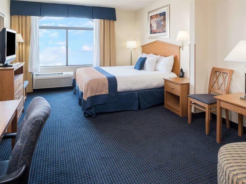 Hotel Fairfield By Marriott & Airport 3*