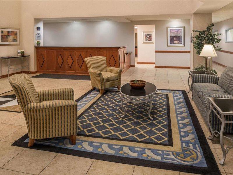 Fairfield By Marriott & Airport 3*