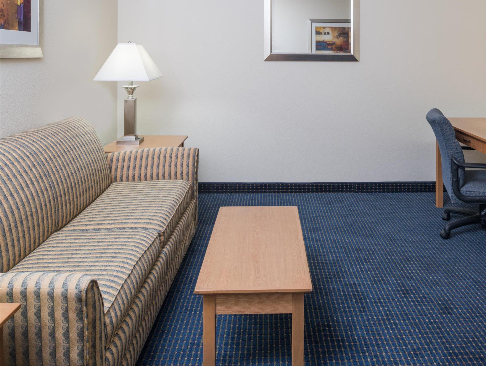 Fairfield By Marriott & Airport Hotel