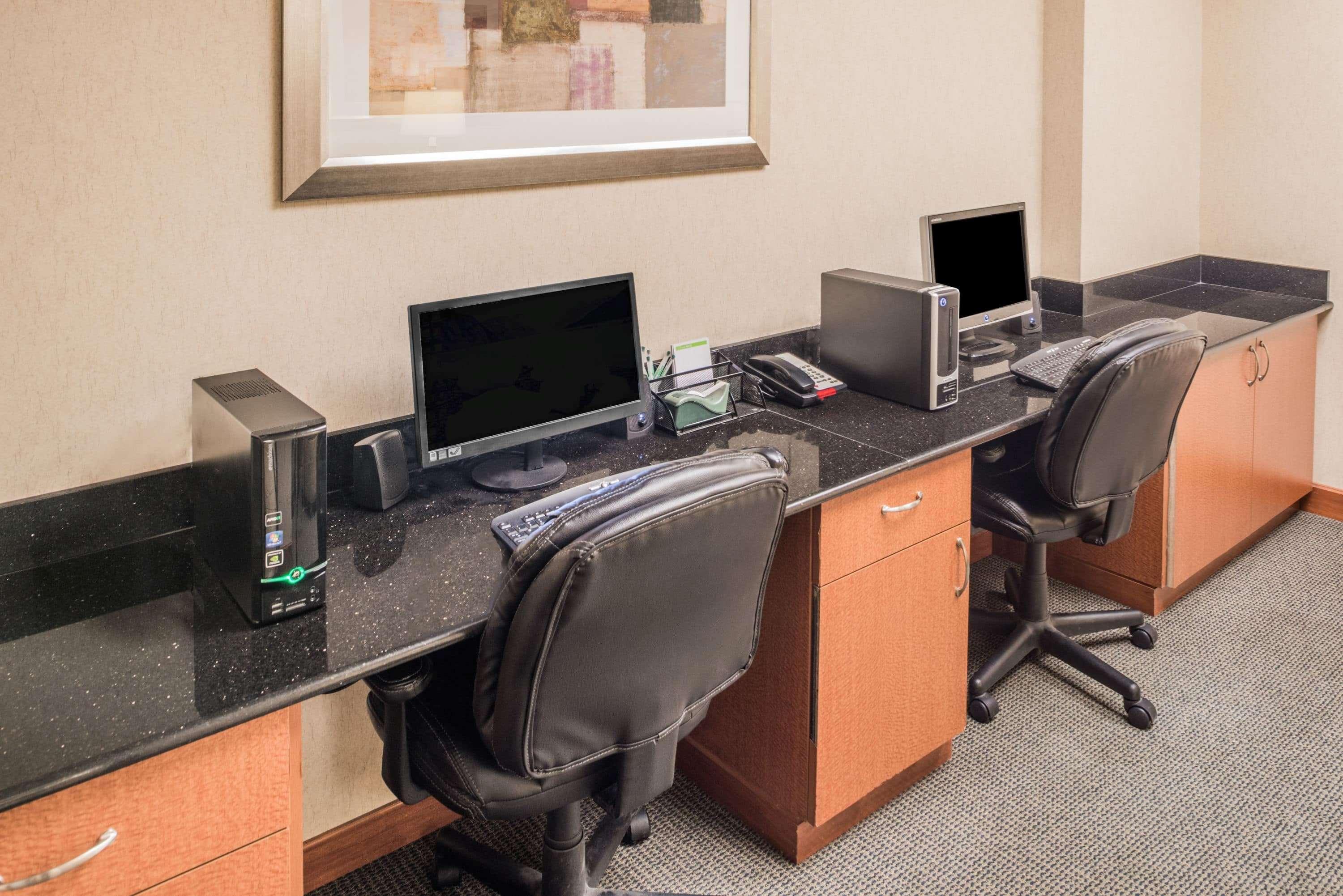Fairfield By Marriott & Airport Hotel