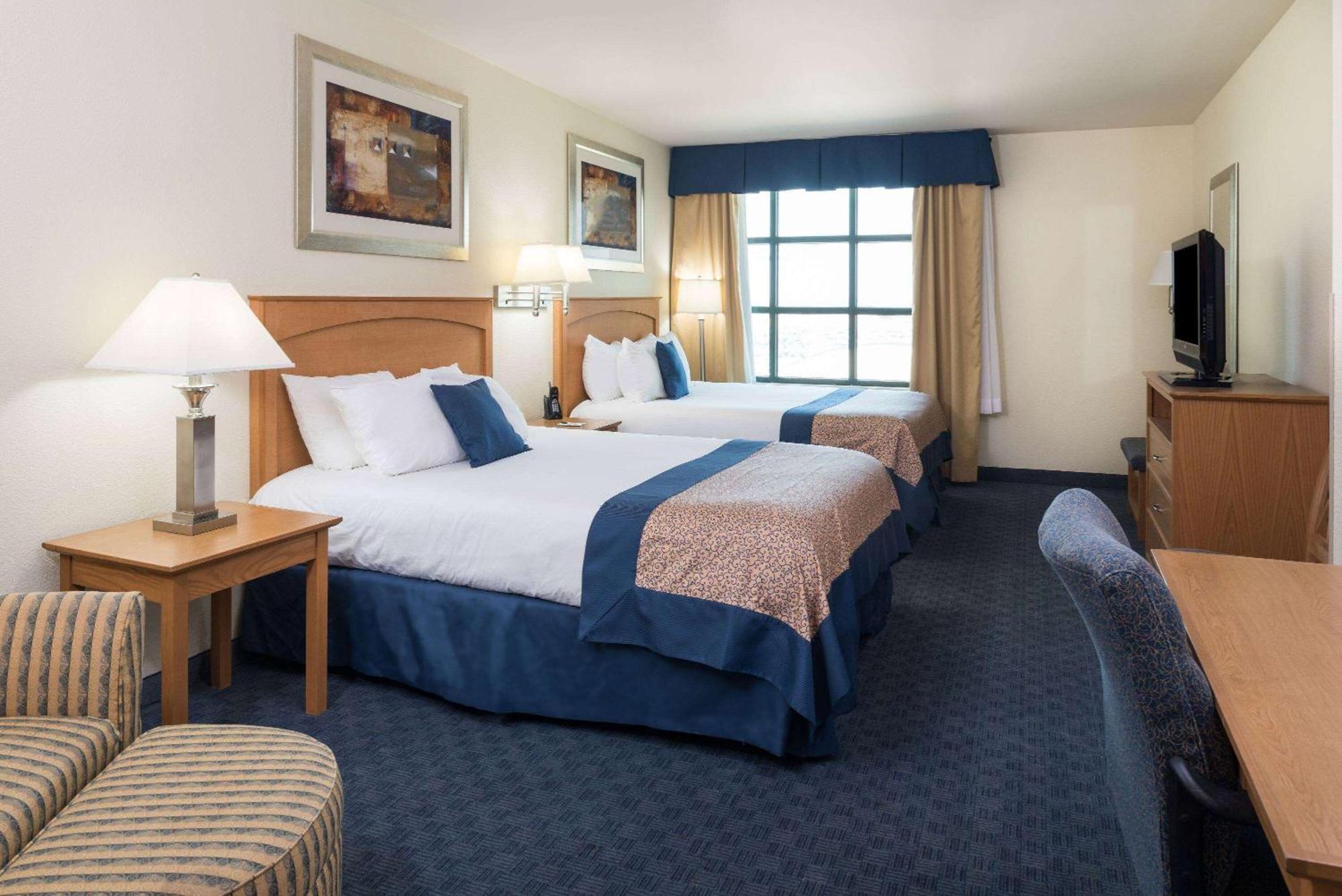 Fairfield By Marriott & Airport Hotel