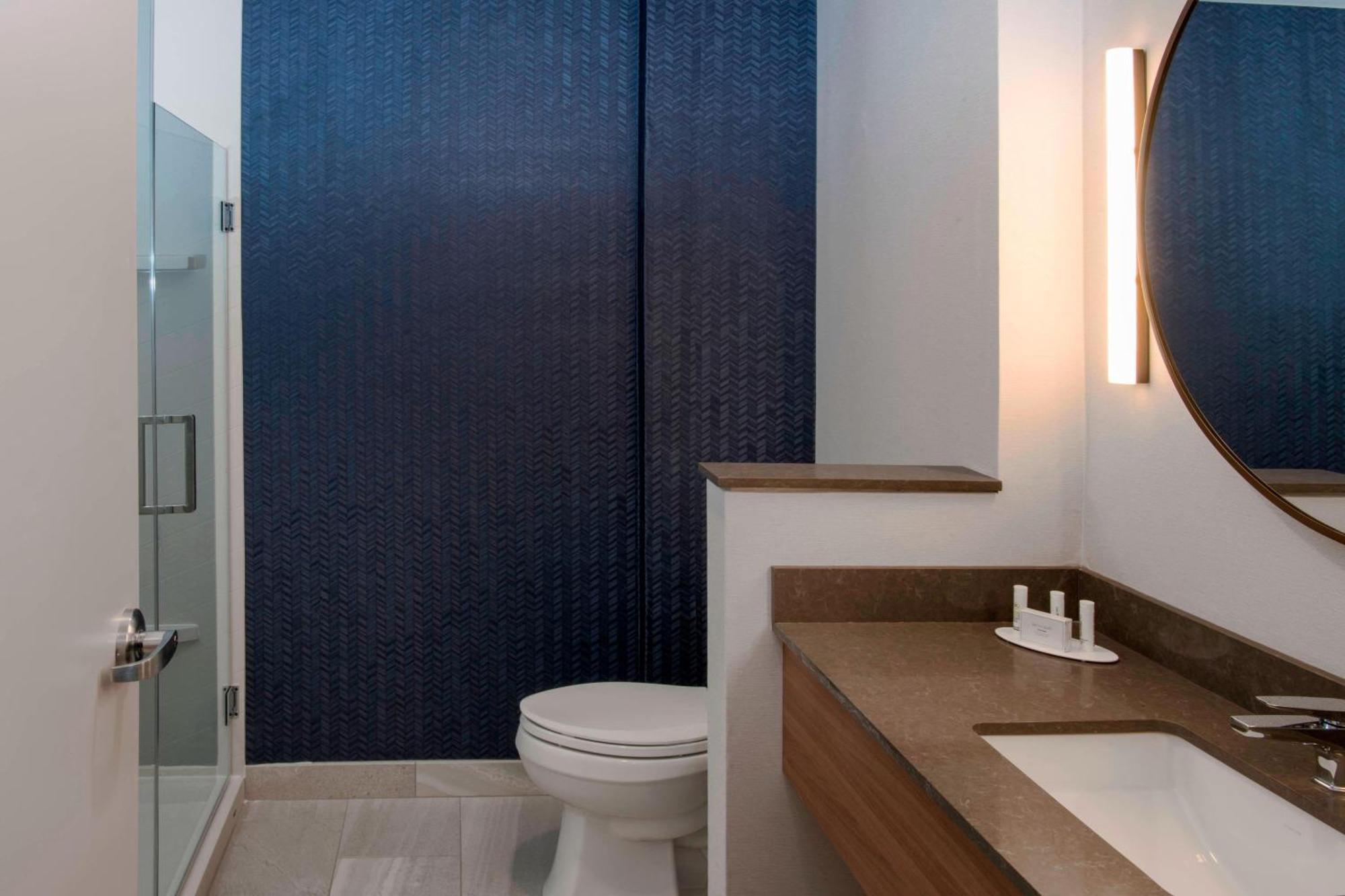 Fairfield By Marriott & Airport Hotel