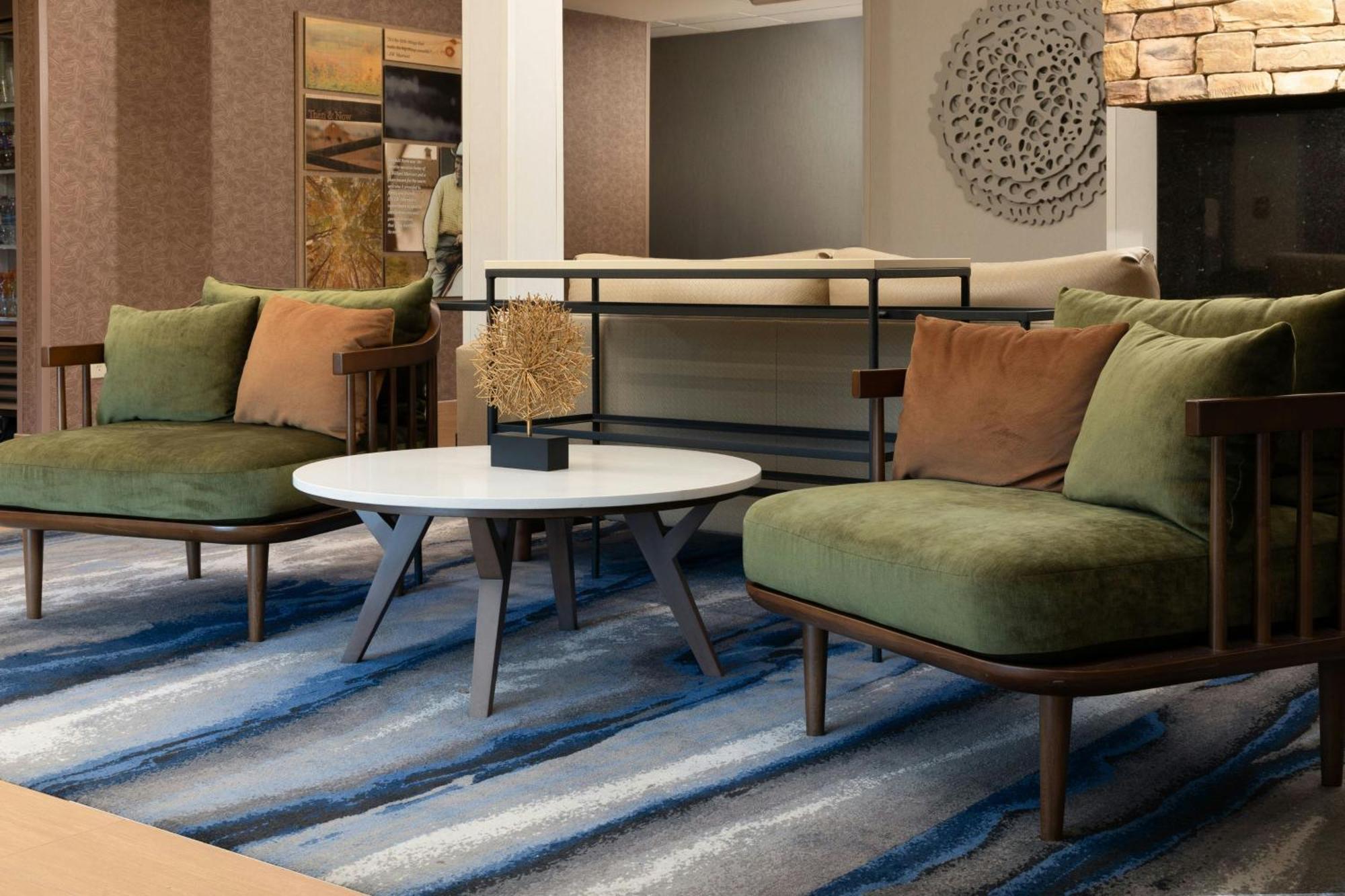 Fairfield By Marriott & Airport Hotel 3*