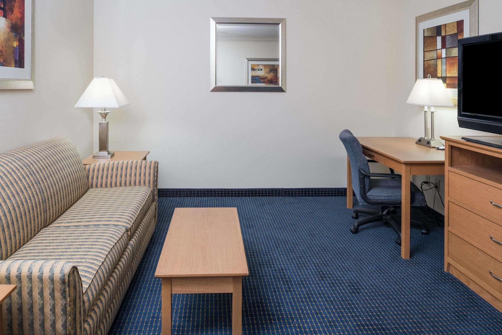 Fairfield By Marriott & Airport