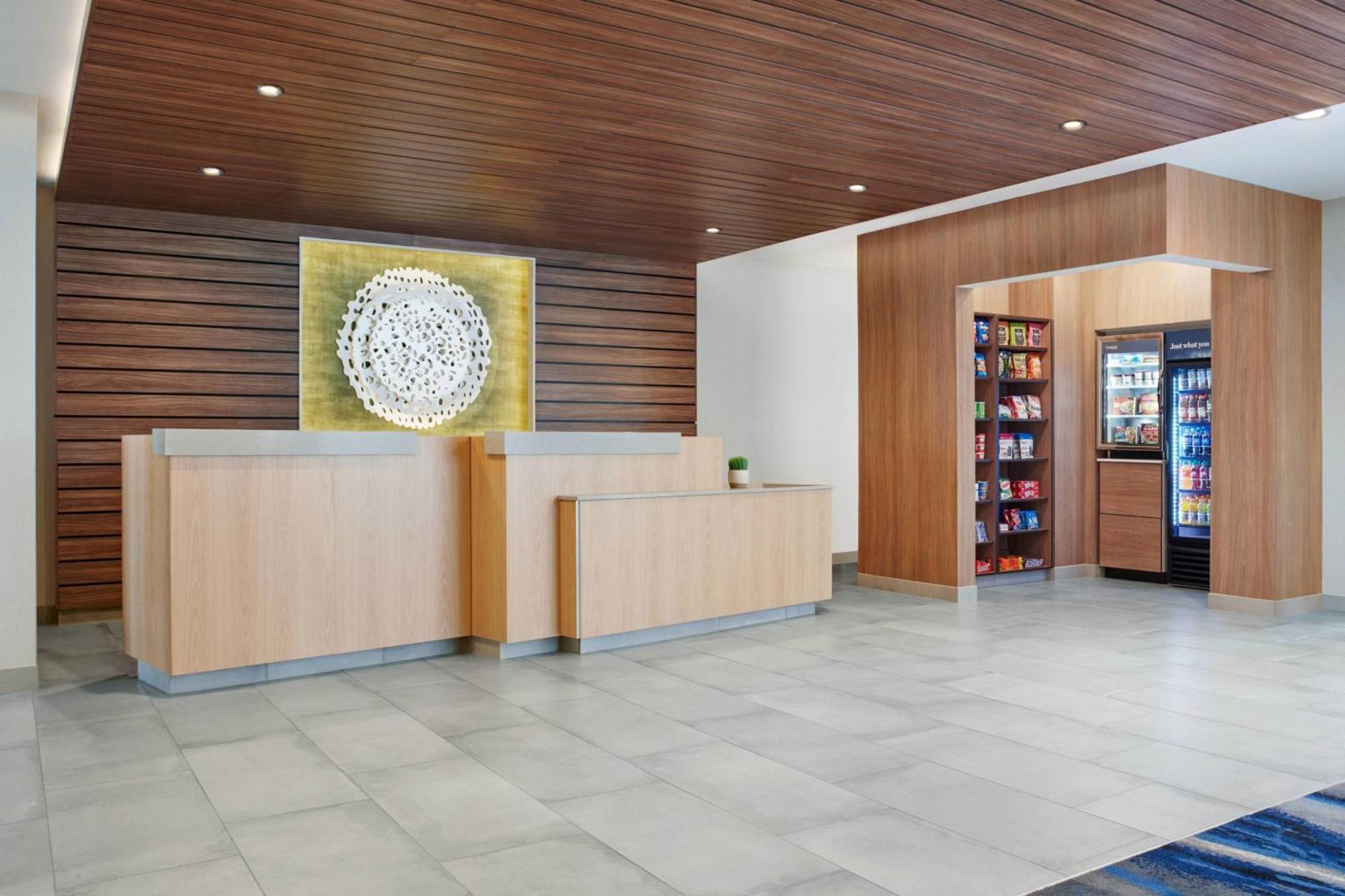 Fairfield By Marriott & Airport Hotel